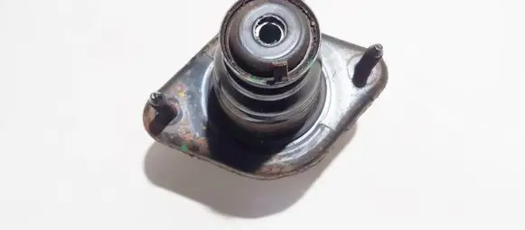 Honda CR-V Coil spring mount 