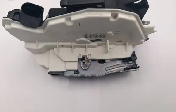 Skoda Fabia Mk2 (5J) Rear door lock 1S4839016C