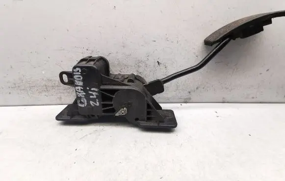 Mitsubishi Grandis Accelerator throttle pedal