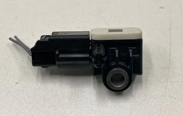 Ford Mondeo MK IV Airbag deployment crash/impact sensor AM5T14B342AA 110904200 C83HA