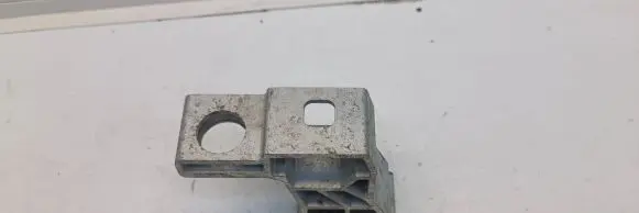 Radiator mount bracket