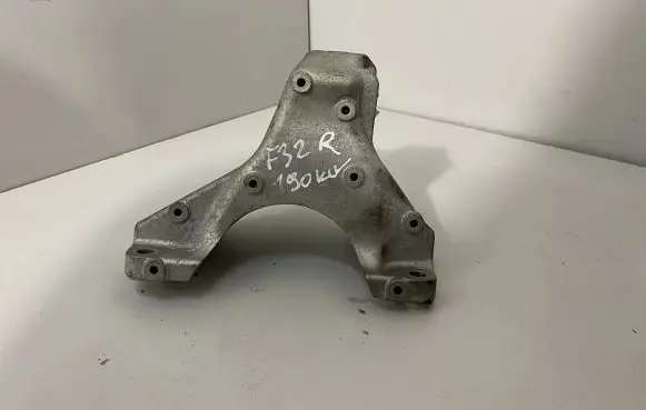 BMW 4 F32 F33 Engine mounting bracket 6788616