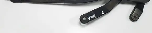 Mercedes-Benz E W212 Front wiper blade arm A2128200944