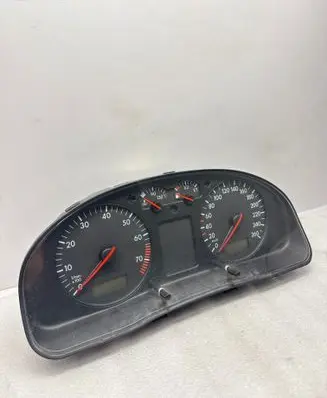 Volkswagen PASSAT B5.5 Speedometer (instrument cluster) 3B0919910P 110008793