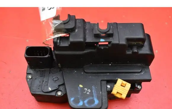 Chevrolet Captiva Front door lock 