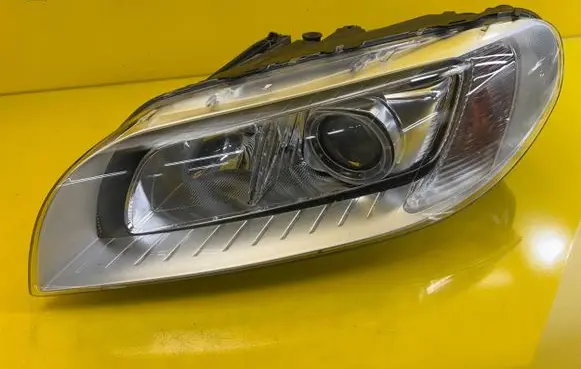 Volvo XC70 Headlight/headlamp 31420013