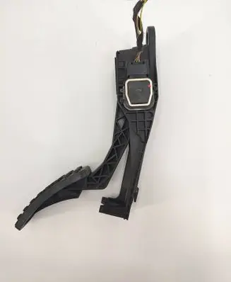 Mercedes-Benz ML W164 Accelerator throttle pedal A1643000104 0756 ZGS005
