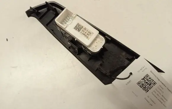 Mazda 3 II Electric window control switch BBM4528H BCD166380A