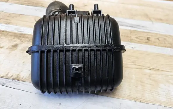 Audi A6 S6 C6 4F Vacuum air tank 8E0129955