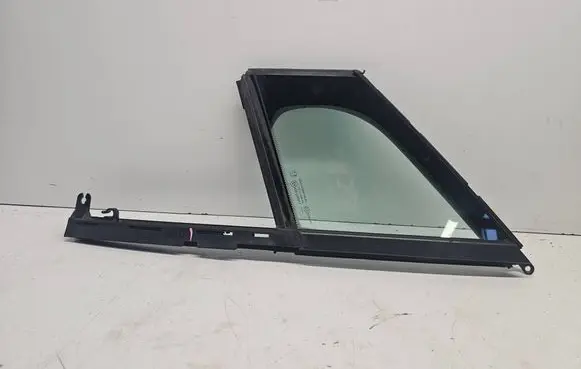 Peugeot 3008 I Front door vent window glass four-door 