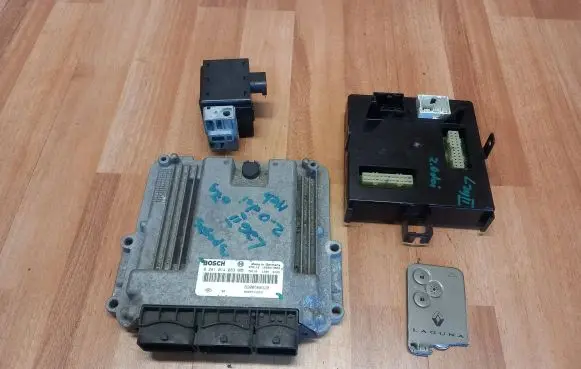 Renault Laguna II Engine control unit/module ECU 0281014083 8200711263 8200560320
