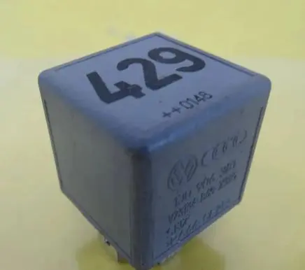 Volkswagen Golf IV Other relay 1J0906381 V23134B63X383