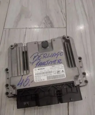 Peugeot 208 Engine control unit/module ECU 0281030546 9807885980