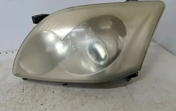 Toyota Avensis T250 Headlight/headlamp