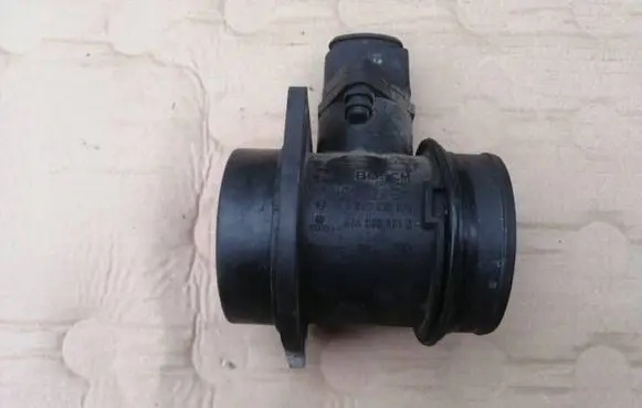Volkswagen PASSAT B5.5 Mass air flow meter 06A906461N