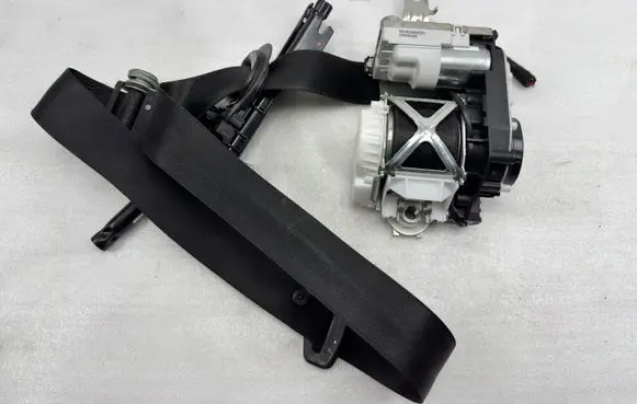 Mercedes-Benz GL X166 Front seatbelt A1668601600