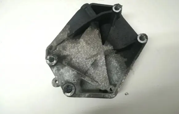 Opel Vectra C Engine mounting bracket 55210423