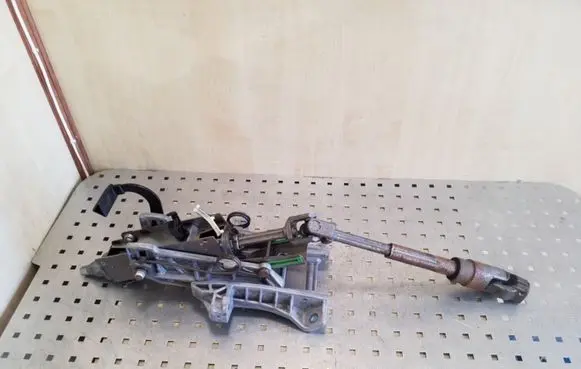 Ford Focus Steering wheel axle 4M513C529FD