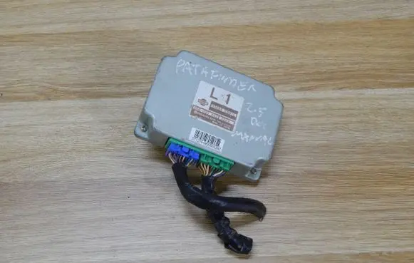 Nissan Navara D40 Gearbox control unit/module 33084EB41C A58000X93 X934Z24
