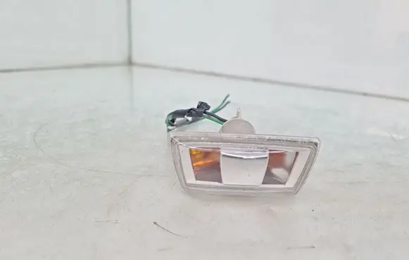 Opel Corsa D Front fender indicator light 13252455