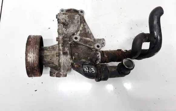 Volkswagen PASSAT B4 Water pump 037121013A