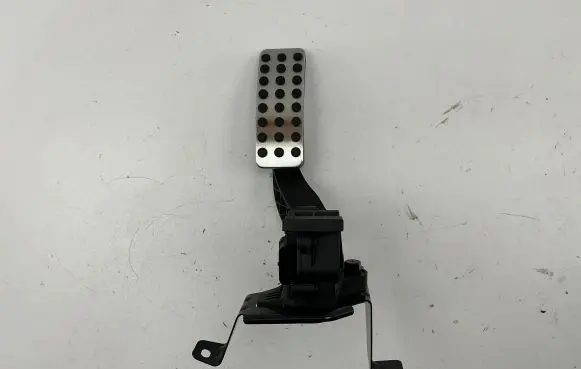 Mercedes-Benz A W176 Accelerator throttle pedal A246300