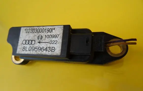 Audi A3 S3 8L Airbag deployment crash/impact sensor 8L0959643B