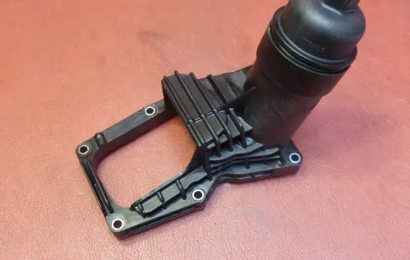 Mini Cooper Countryman R60 Oil filter mounting bracket 170381908