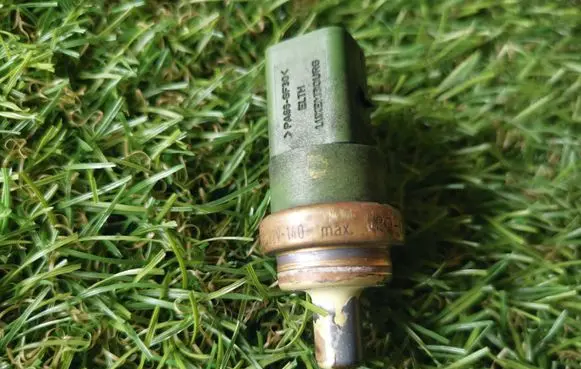 Volkswagen Golf IV Coolant temperature sensor 059919501A
