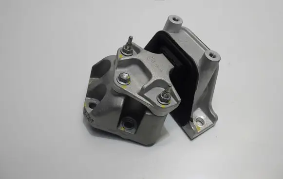 Suzuki SX4 S-Cross Gearbox mounting bracket