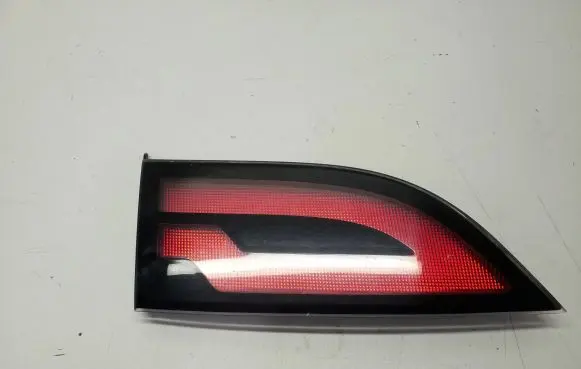 Chevrolet Volt I Tailgate rear/tail lights 20989184