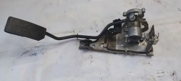 Nissan Sunny Accelerator throttle pedal