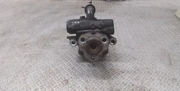 Volkswagen Golf IV Power steering pump 1J0422154A
