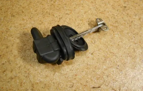 Maserati Quattroporte Front door check strap stopper