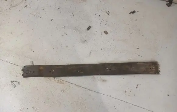 Center/middle under tray cover