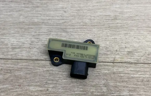 Volkswagen Touareg II Brake pedal sensor switch 7P0927810