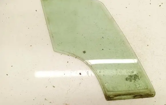 Mercedes-Benz A W168 Front door vent window glass four-door AS2