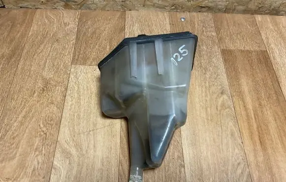 Volvo S40, V40 Coolant expansion tank/reservoir 30804963