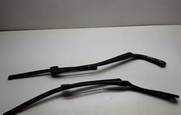 Windshield/front glass wiper blade