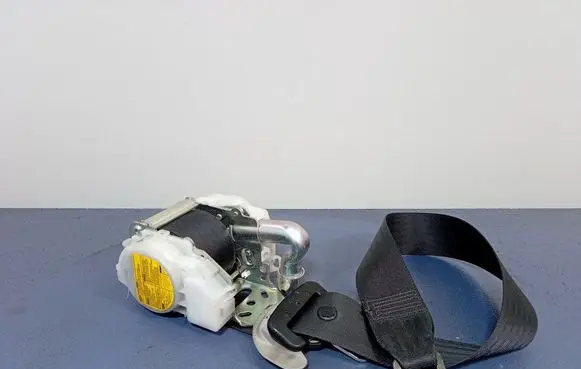 Lexus IS 220D-250-350 Front seatbelt 7M7750P