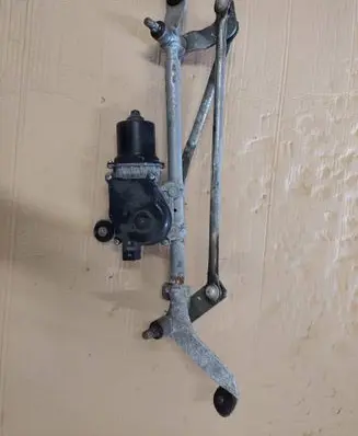 Nissan Leaf I (ZE0) Front wiper linkage and motor