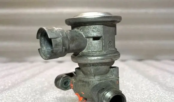 Volkswagen Sharan EGR valve 72277802 06A131351