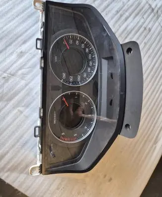 Volvo V70 Speedometer (instrument cluster) 36002598 31270899AA 69399270U