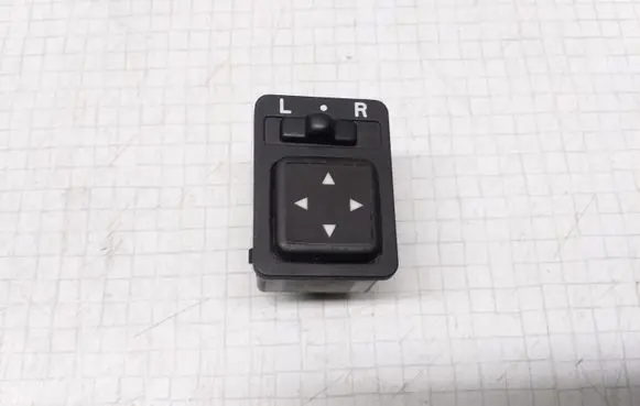 Mitsubishi Carisma Wing mirror switch MR114081 03220000