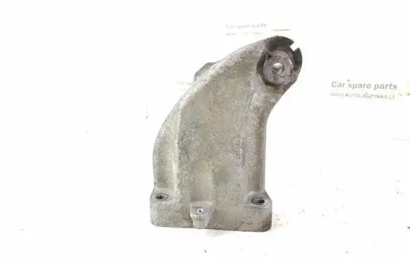 Engine mounting bracket