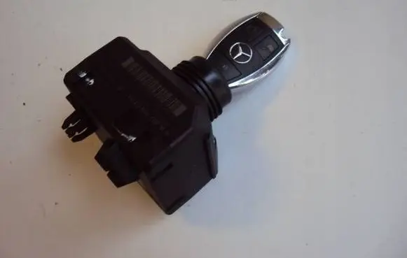 Mercedes-Benz C AMG W204 Ignition lock A2079057101 3300322