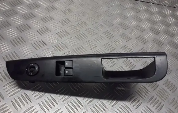 KIA Ceed Front door window switch trim 823511H110