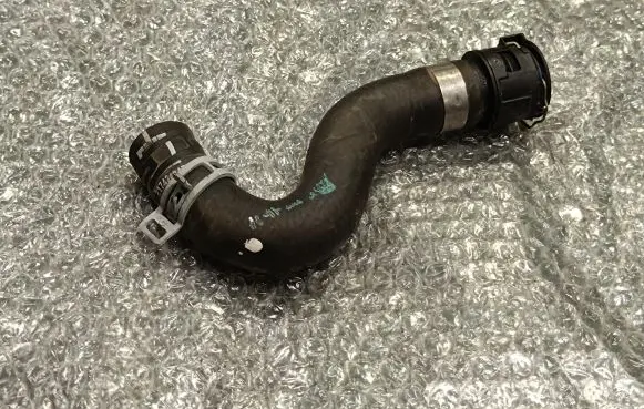 Renault Trafic III (X82) Engine coolant pipe/hose 217424247R