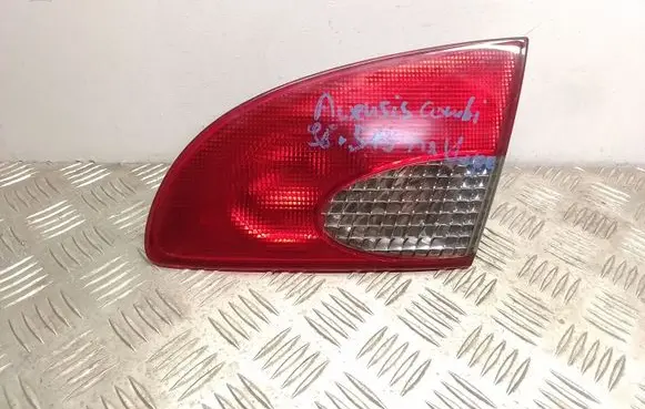 Toyota Avensis T220 Tailgate rear/tail lights 23300202