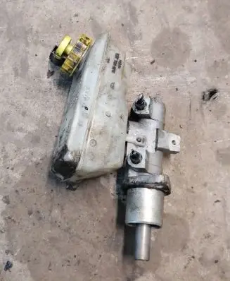 Volkswagen Sharan Master brake cylinder 7m3611303